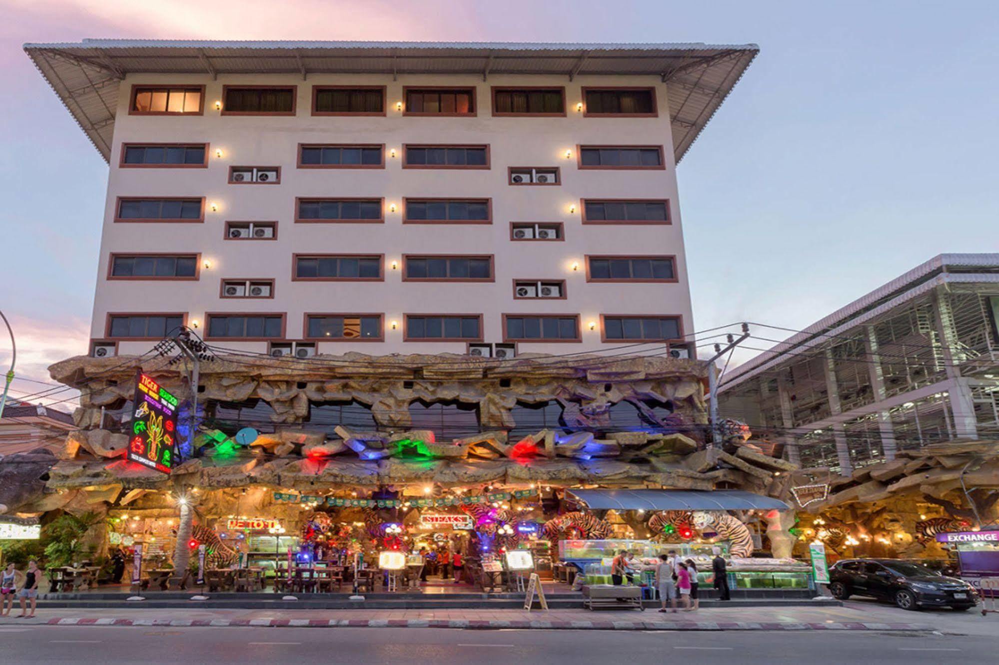 Tiger Inn Patong Exterior photo